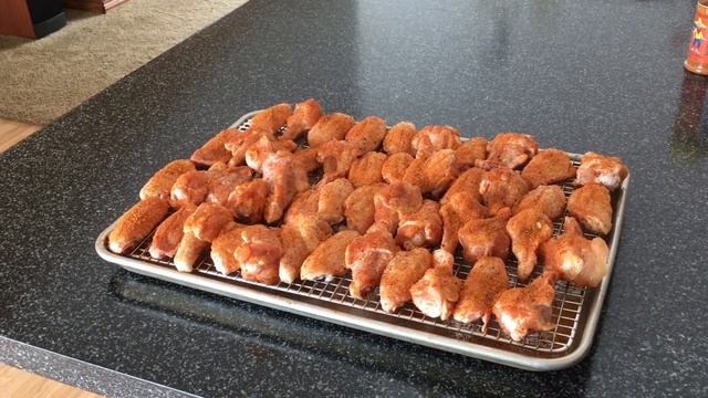 Hot And Fast Chicken Wings On 18.5” Weber Smokey Mountain смотреть онлайн