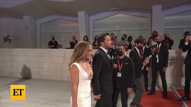 Jennifer Lopez and Ben Affleck KISS at Met Gala 2021 смотреть онлайн