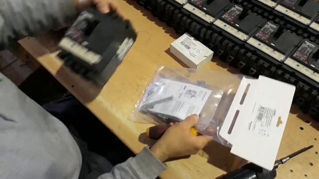 Schneider NS 100-250 CONPACT şalter çekmece kiti toplama смотреть онлайн