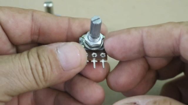 Modding a Step Up Module to Add Potentiometers in Place of Trimpots смотреть онлайн