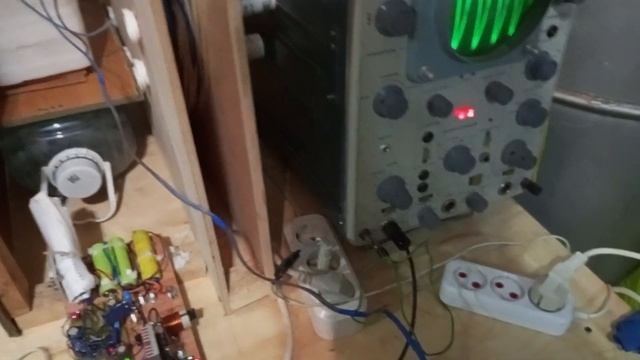 Резонансная частота колец Гельмгольца f=49 кГц, съемной катушки f=147 кГц, кат. п. поляриз f=260 кГ смотреть онлайн