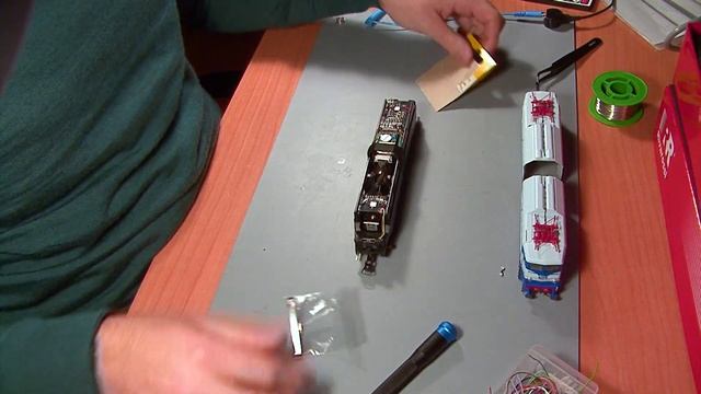 Rivarossi HR2868 Locomotiva FS E.646 || Digitalizzazione e Conversione AC con pattino Brawa смотреть онлайн