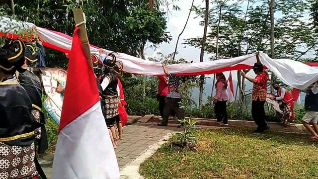 BENDERA MERAH PUTIH 100 METER....Proses Syuting di PUNCAK WIDOSARI SAMIGALUH KULON PROGO смотреть онлайн