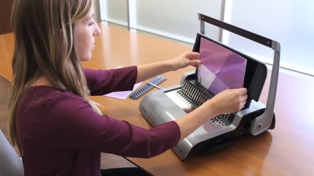 Fellowes® Quasar™ Manual Comb Binding Machine w/ Starter Kit смотреть онлайн