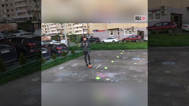 Обучение ведения мяча внутренней стороной стопы . Часть 1 смотреть онлайн