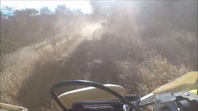 TRILHA DE MOTO COM OS AMIGOS!!! MUITA POEIRA NA CHANFLORA! DIABETE DAS TRILHAS EM MAIS UMA!! CRF230 смотреть онлайн