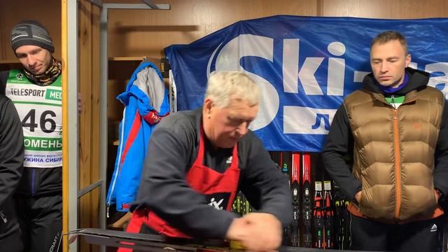 Подготовка лыж жидким парафином спреем. Часть 2. Нанесение парафина. смотреть онлайн