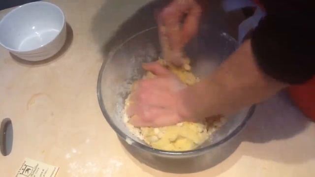 La ricetta facile dei "cantucci", biscotti alle mandorle e cioccolato смотреть онлайн