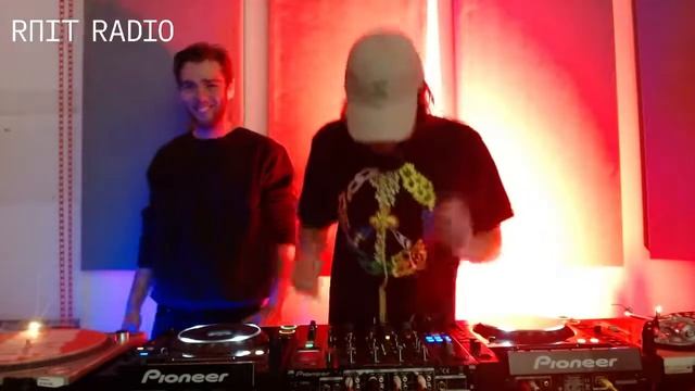 Freq444 at Radio Ruit (03/06) смотреть онлайн