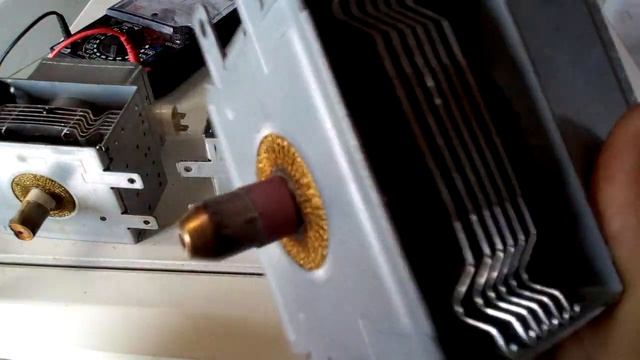 MAGNETRON DE MICROONDAS O QUE É COMO CONSERTA E TESTAR QUAL O PERIGO смотреть онлайн