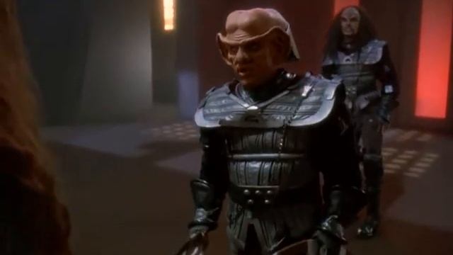 At Least Quark can see an opportunity in front of him. смотреть онлайн