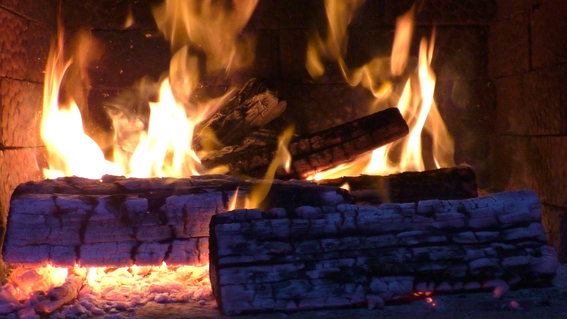 🔥 Красивый Виртуальный Камин 🔥 Звук Костра и Треск Дров. Уютное видео.