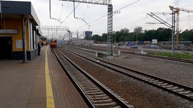 Тепловоз 2М62у-0064 следует резервом на ст. Кунцево-1 смотреть онлайн