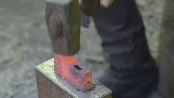 BERTRAN Making small axe - blacksmithing