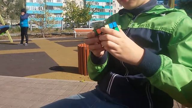 Пацану 12 лет!!! Собрал Кубик - Рубик за 47 сек Пацану 12 лет!!!Собрал Кубик - Рубик за 47 сек смотреть онлайн