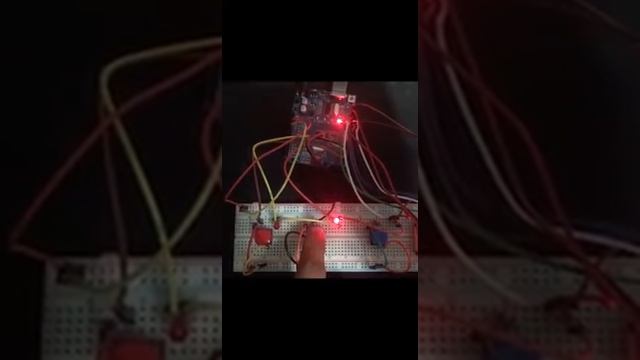 Smart Traffic Light Using Arduino Uno R3 смотреть онлайн