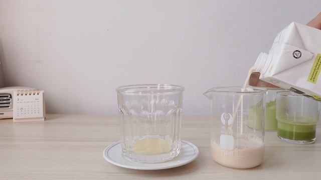 Easy Iced Matcha Oat Milk Latte at Home l Matcha latte смотреть онлайн