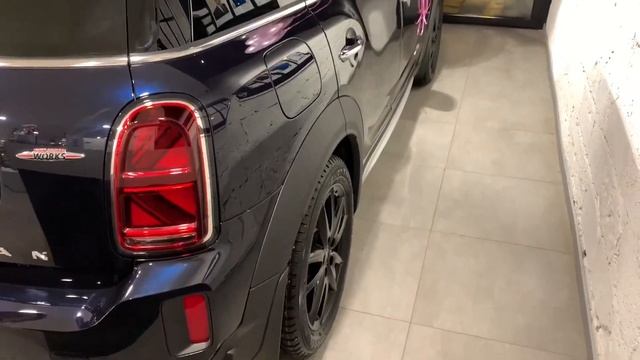 Выдача MINI Countryman John Cooper Works смотреть онлайн