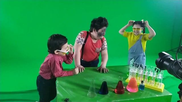 Передаём вам атмосферу со съёмочной площадки. Как же мы устали....смеяться))) смотреть онлайн