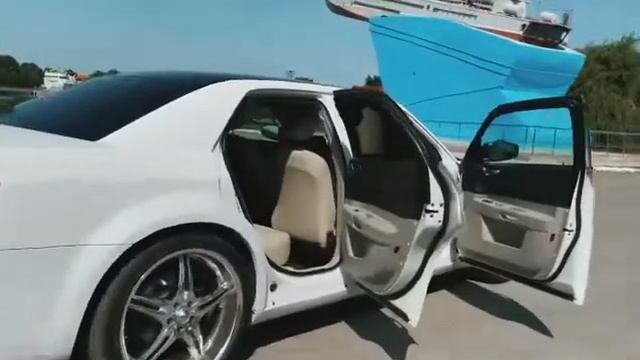 Танк или все же машина? Chrysler 300 C смотреть онлайн