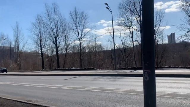 Весенняя прогулка по улице Лобачевского, Район Проспект Вернадского, г. Москва, 27.03.2024 смотреть онлайн