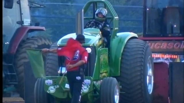 Lucas Oil Super/Pro Stock Tractors Pulling AT The Lebanon Area Fair смотреть онлайн