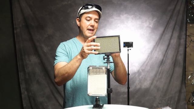 Craphy 308 LED Video Light Review - Bright and Light on the wallet смотреть онлайн