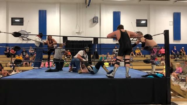 Gary Gandy, LA Cordova and Morgan Taylor VS The Crazy Hillbilly’s and Will смотреть онлайн