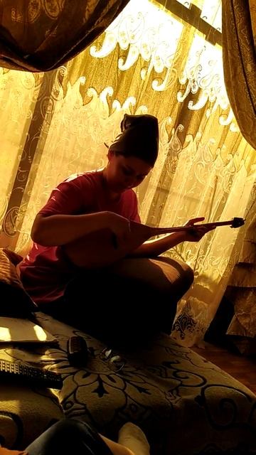 Девушка Асема перепела трек "Фристайло" на домбре. смотреть онлайн