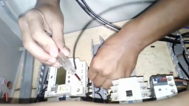 How a Smart Relay Works. Zelio Schneider Model SR2 B121FU 100.240AC. Comisioning Pump Water Level смотреть онлайн