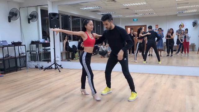 Caliente Dance Studio Singapore Salsa social dance Wayne Gorbea's Salsa Picante - Cogele el Gusto смотреть онлайн