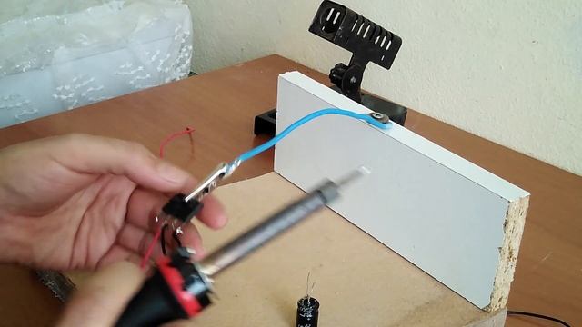 TRAFOSUZ 220 VOLT NASIL 12 VOLTA DÜŞÜRÜŞÜLÜR ? - 220 volts to 12 volts drop смотреть онлайн