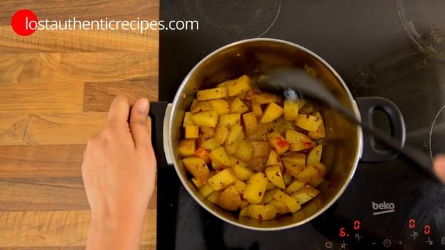 Spicy Potato/Alu for Kochuri/puri/luchi | Spicy Indian Potato Curry with Potato Skin смотреть онлайн