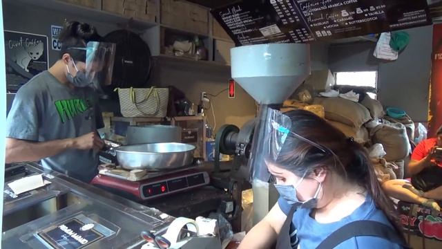 FRESHLY ROASTED COFFEE BEANS AT THE BAGUIO MARKET || YOUR OWN MOCHA, AMERICANO OR LATTE_VERY CHEAP смотреть онлайн