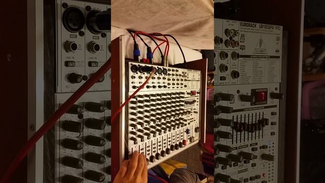 Behringer Ub 1832 Mixer + OMNITRONIC P-1000 Endstufe, 2x500W/4 Ohm. Live Testen