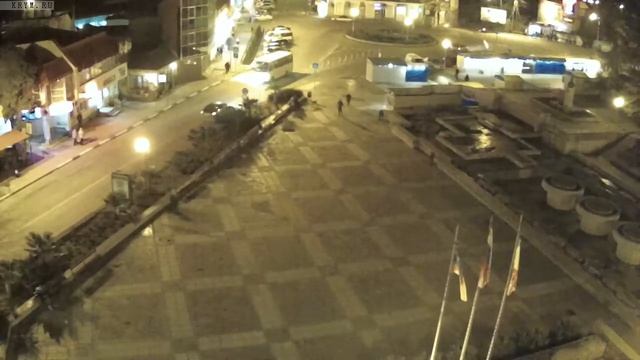 Вебкамера "Площадь Советская". Запись 08.12.2017 19:00:04 смотреть онлайн