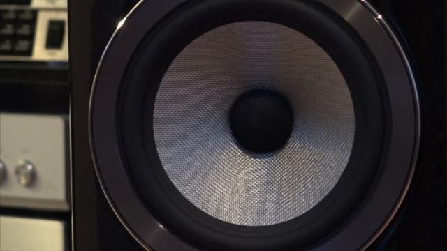 Pass Labs INT 25 driving different speakers смотреть онлайн