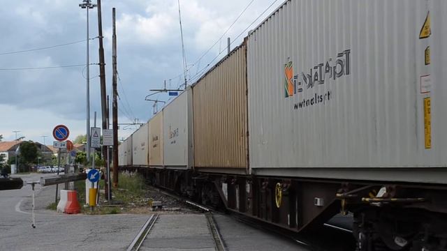 E655 509 con Treno merci di containers in arrivo a Lugo смотреть онлайн