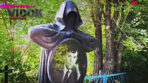 НЕОБЫЧНАЯ СТАТУЯ. ТУТ ОЧЕНЬ МНОГО НЕМЦЕВ.  99% УЕХАЛИ ЗАХОРОНЕНИЯ ОСТАЛИСЬ. село. Новоузенка.