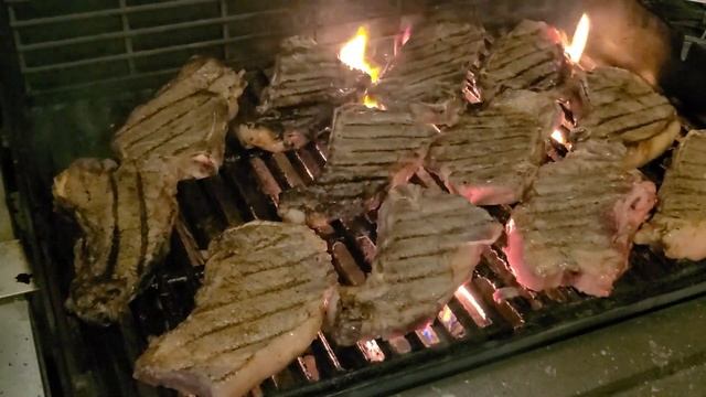 New York Steak on the Grill - Well Done смотреть онлайн