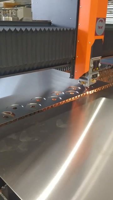 Лазерная резка ,нержавеющая сталь смотреть онлайн