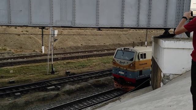 ТЭ33А-0298 приветливая локомотивная бригада, Американский Тифон , Станция Баладжары смотреть онлайн