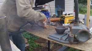 ЧУГУН ПОРОШКОВОЙ ПРОВОЛОКОЙ. Решил проверить, будет ли варить. Теперь чугунный тигель с ручкой.