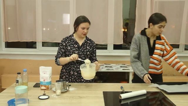 Готовим печенье с рассолом смотреть онлайн