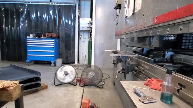 Press Brake, Expert Level Operator - Large Panels смотреть онлайн