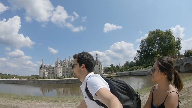 Loire Valley Castles by Tandem смотреть онлайн