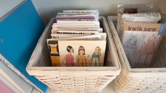 #fridaysews My Sewing Room Tour, organizing tips, I Organize like a Bee. смотреть онлайн