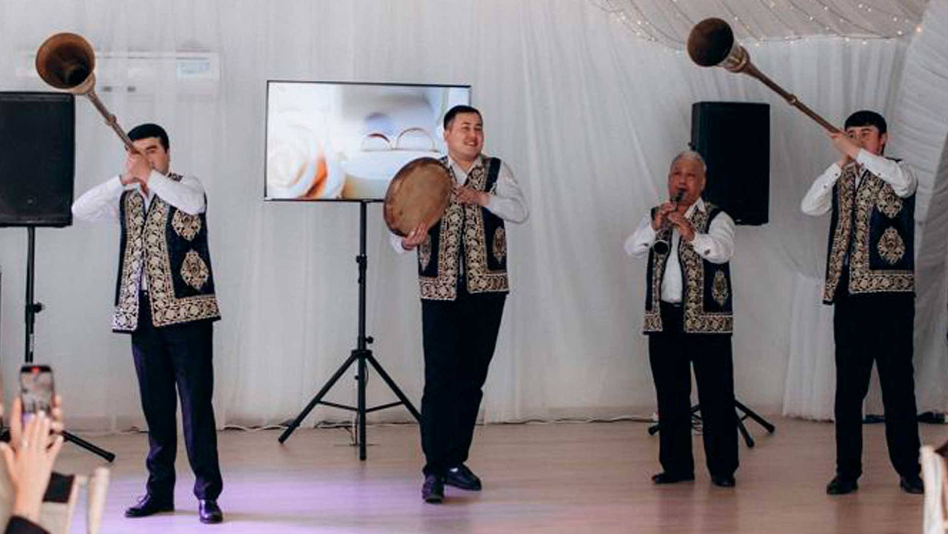 Ансамбль Карнай-сурнай Жавохира (живут в Москве, выезжают по России) смотреть онлайн