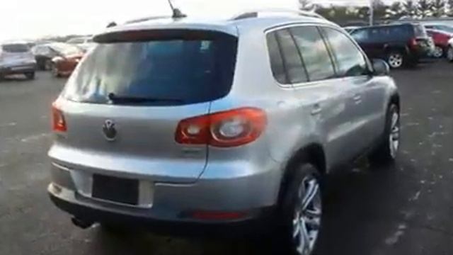 2011 Volkswagen Tiguan SE w/Sunroof & Navigation смотреть онлайн