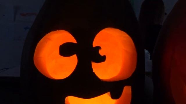 Дом с привидениями... смотреть онлайн